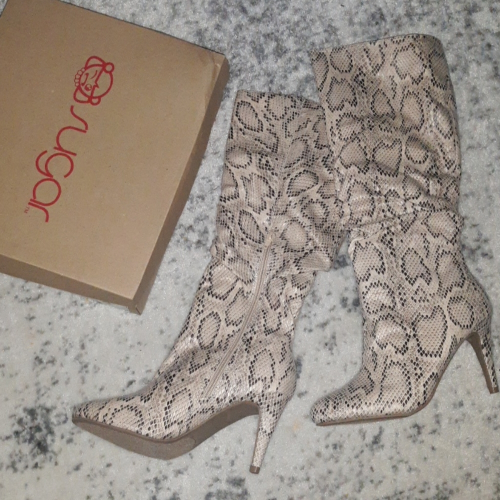 Sold NEW Snakeskin design boots - Picture 1 of 6